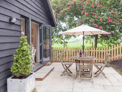 2 bedroom accommodation in Beauworth, near Alresford