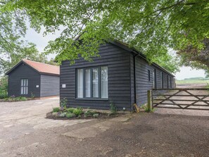 Exterior - 2 bedroom accommodation in Beauworth, near Alresford (Beauworth, near Alresford)