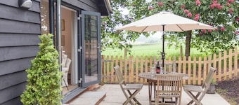 2 bedroom accommodation in Beauworth, near Alresford