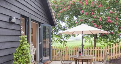 2 bedroom accommodation in Beauworth, near Alresford