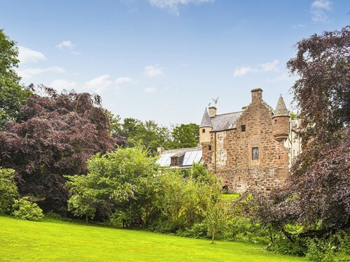 Welcome to the charming and historic Hallgreen castle in Inverbervie.
