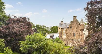 Welcome to the charming and historic Hallgreen castle in Inverbervie.