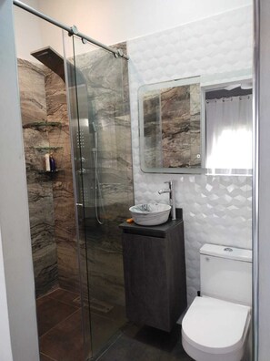 Dusche, Handtücher, Seife, Toilettenpapier