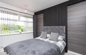 2 makuuhuonetta, työpöytä, silitysrauta/-lauta, Wi-Fi