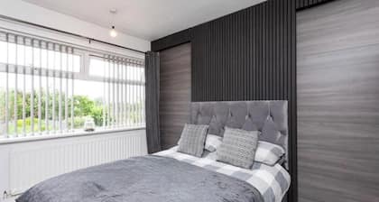 Modern Home 10 Mins to Belfast City