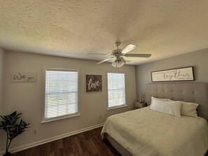 3 bedrooms, iron/ironing board, WiFi, bed sheets - House to Stay (La Vergne)