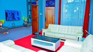 Standard Suite | Living area | Fireplace - MARKDON VILLAGE HOTEL (Dodoma)