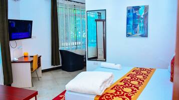 Deluxe Double Room | Desk, laptop workspace, iron/ironing board, free WiFi