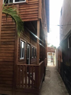 المنشأة من الخارج