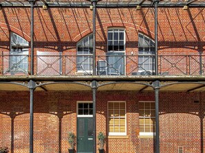 Exterior detail - 3 bedroom accommodation in Freshwater (Freshwater)