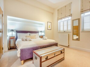 3 bedrooms, WiFi (free), bed sheets