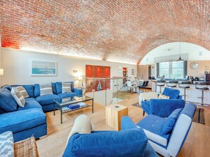 Interior - 3 bedroom accommodation in Freshwater (Freshwater)