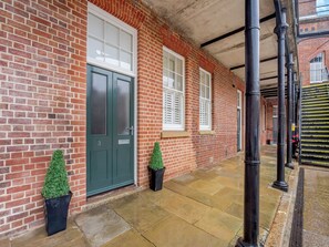 Exterior detail - 3 bedroom accommodation in Freshwater (Freshwater)