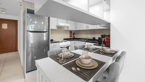Private kitchen - Pure Living - Mesmerizing Marina-View Apartment With Balcony (Dubai)