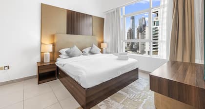 Pure Living - Mesmerizing Marina-View Apartment With Balcony