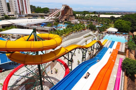 2 piscinas al aire libre