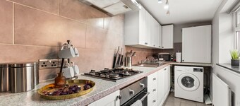 Exquisite 4 bed in Leeds - Sleeps 10 - Parking