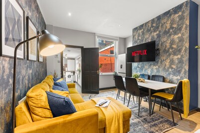 Exquisite 4 bed in Leeds - Sleeps 10 - Parking
