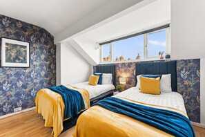 4 bedrooms, iron/ironing board, WiFi, bed sheets