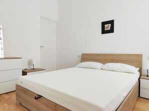 Basic Apartment | 1 bedroom, individually furnished, iron/ironing board, bed sheets - OXILIA (Milan)