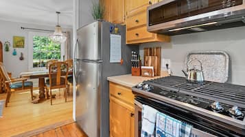 Frigorífic, microones, forn i placa de cuina