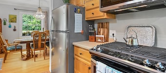 Lake Front Cottage with Amazing Firepit, Private Dock, Sleeps 6-8