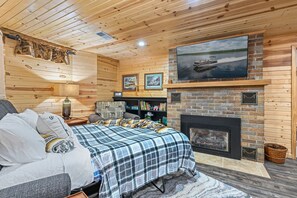 2 bedrooms, iron/ironing board, travel crib, free WiFi