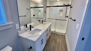 Douche, serviettes fournies