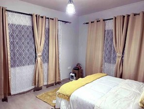 2 عدّة غرف نوم وواي فاي وملاءات أسرّة