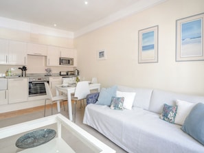 Cottage | Living area