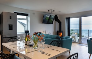 Cottage | Dining