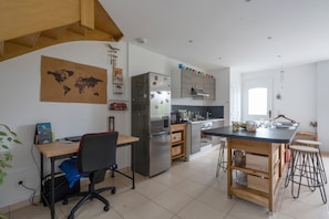 Fridge, microwave, oven, coffee/tea maker