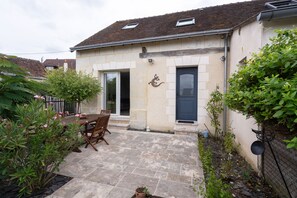 Outdoor dining - La Guinebaudière - Maison avec terrasse (Naveil)