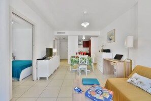 1 bedroom, iron/ironing board, free WiFi - Eden Blue Wilson - Appt climatisé proche plage à Juan les Pins (Antibes)