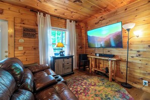 Smart-TV, Kamin, Videospiele, Tischfußball