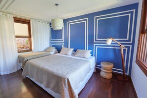 Casa Deluxe | Tabla de planchar con plancha y wifi gratis 
