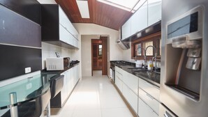 Nhà Deluxe | Bếp riêng
