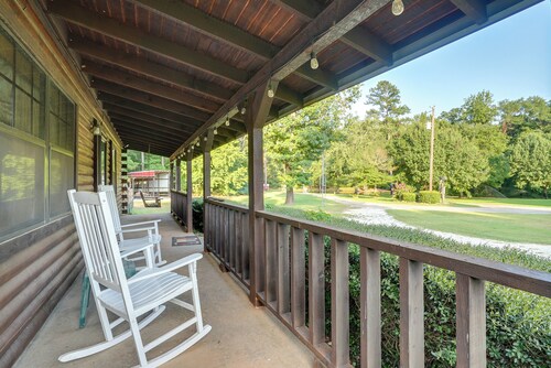 Kilgore Gem: Pet-Friendly Cabin w/ Duck Pond!