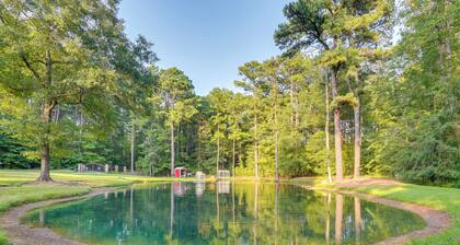 Kilgore Gem: Pet-Friendly Cabin w/ Duck Pond!