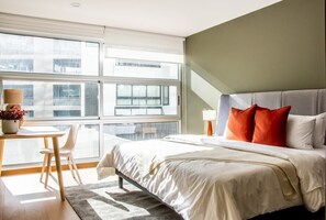 2 bedrooms, iron/ironing board, free WiFi, bed sheets - Great location, pool, rooftop, gym, 24/7 security (Ciudad de México)