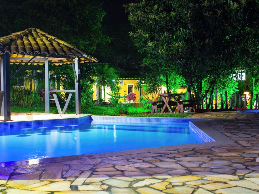 2 Innenpools, 2 Außenpools, Liegestühle