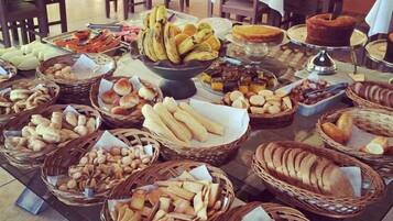 Free daily buffet breakfast