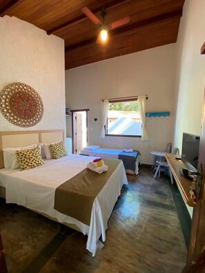 Premium-Suite, 1 Queen-Bett, zum Innenhof hin | Hochwertige Bettwaren, Schreibtisch, laptopgeeigneter Arbeitsplatz