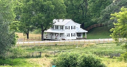Farmhouse 2 minutes from The New River in Piney Creek, NC
