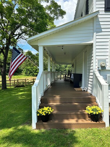 Farmhouse 2 minutes from The New River in Piney Creek, NC