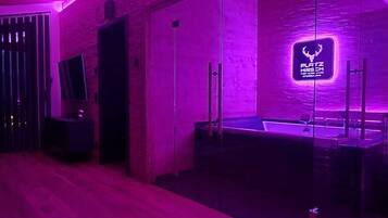 Deluxe Condo | Private spa tub