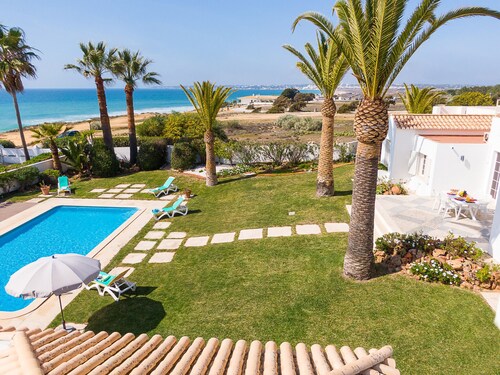 Stylish Villa w/ Heatable Pool near Galé Beach