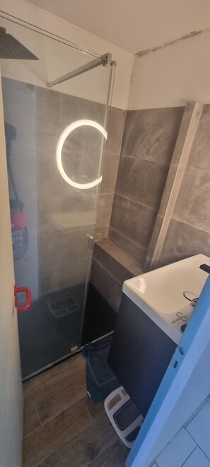 Doccia, carta igienica