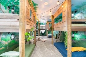 7 Schlafzimmer, Zimmersafe, Bügeleisen/Bügelbrett, Reisekinderbett