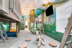 7 bedrooms, in-room safe, iron/ironing board, travel crib